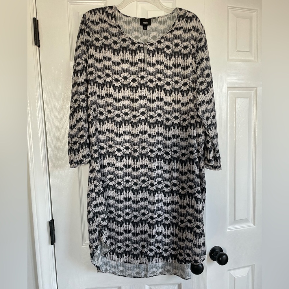 Chic Black and White Patterned Long Sleeve Dress